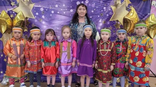 Ветъяӊ моӆтас таӆ ай няврэмат энмаӆман рупатайӆ туӆ. Хор: Светлана Тыликова
