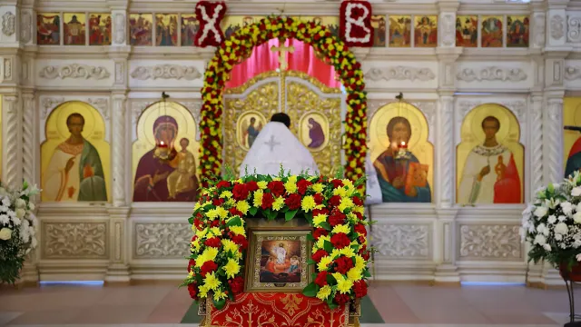 Пасхальное богослужение. Фото: Андрей Ткачёв / «Ямал-Медиа»