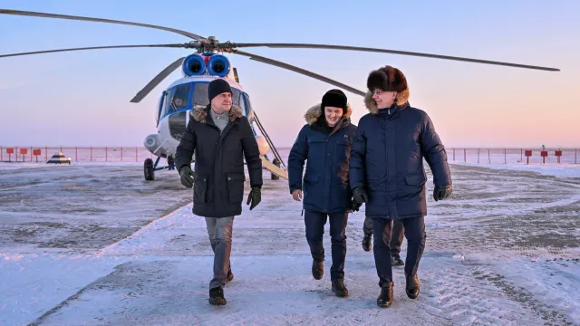 Министр РФ по развитию Дальнего Востока и Арктики Алексей Чекунков знакомится с северным регионом. Фото: предоставлено: пресс-службой губернатора ЯНАО.