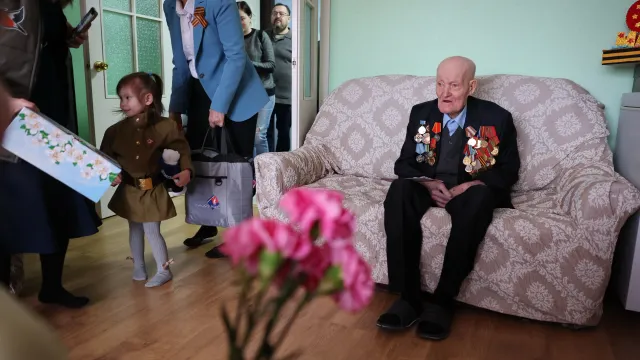 Фронтовику Николаю Тимофеевичу Шакурову исполнилось 99 лет. Фото: Андрей Ткачёв / «Ямал-Медиа»