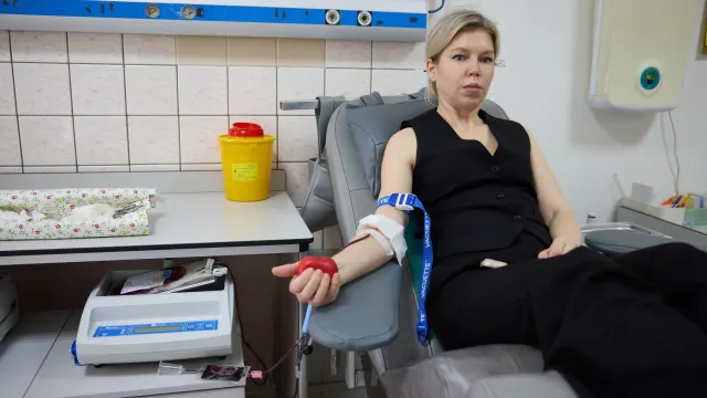 Забор крови в отделении переливания ЦГБ Ноябрьска. Фото: Юрий Здебский / «Ямал-Медиа»