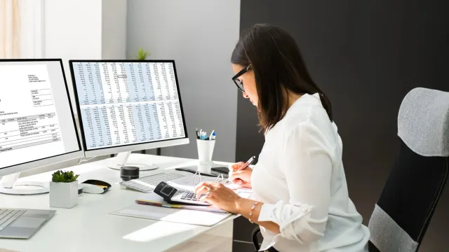 День экономиста в России отмечают 11 ноября. Фото: Andrey_Popov / Shutterstock / Fotodom