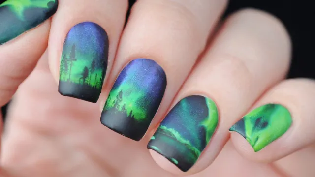 Актуальные для ямальских модниц принты для маникюра сделают образ особенным. Фото: Marina mrs_brooke/Shutterstock/Fotodom