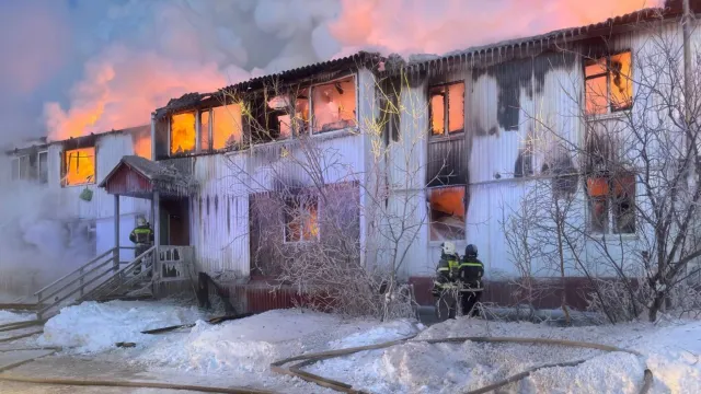 При пожаре в Тарко-Сале 22 декабря пострадали шесть человек. Фото: ГУ МЧС по ЯНАО