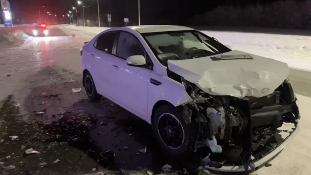 ДТП с тремя пострадавшими произошло в ЯНАО вечером 25 декабря. Фото: Госавтоинспекция ЯНАО