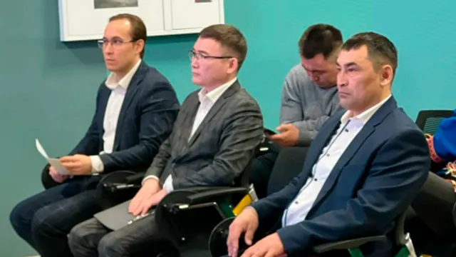 Сидяӈг: Эдуард Яунгадʼ тавы