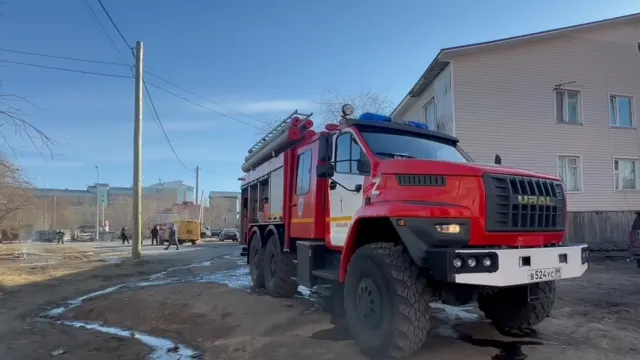 Пожар произошел 13 мая вечером в жилом доме в Салехарде. Фото: пресс-служба ГУ МЧС по ЯНАО