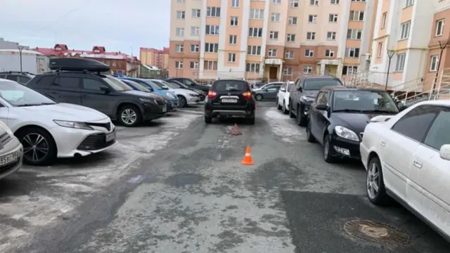 Двор в Салехарде, где 29 марта сбили ребенка. Фото: пресс-служба Госавтоинспекции ЯНАО