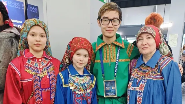 Хув тахайн уӆтыйн, рут мувен эӆты ӆухас тайман, самен хоща каш па номас хоща ям. Хор: Зоя Куртямова