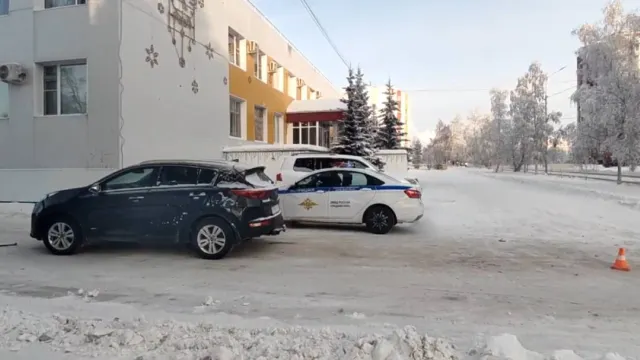 Место ДТП, где в Надыме 11 ноября сбили ребенка. Фото: пресс-служба Госавтоинспекции ЯНАО