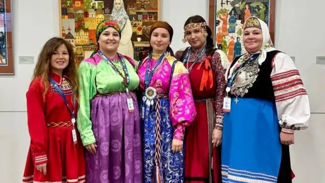 Сот таӆатан финно-угор мир ёх ун онтас муӊ хон мувев туӊа-щира уӆты ураӊан туӆат. Хор: dkmns.yanao.ru