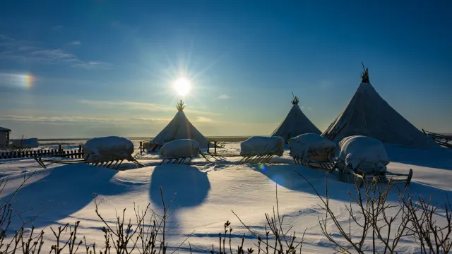 В тундре к внезапной оттепели относятся настороженно. Фото: Фёдор Воронов / "Ямал-Медиа"