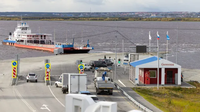На автомобиле из ЯНАО в ХМАО можно добраться по воде или суше. Фото: Фёдор Воронов / «Ямал-Медиа»