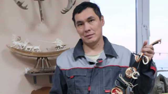 Округеван верты вантопсаятан Сергей Валерьевич Аляба рупатайӆаӆ шияӆаты рахаӆ. Хор: Альбина Тырлина