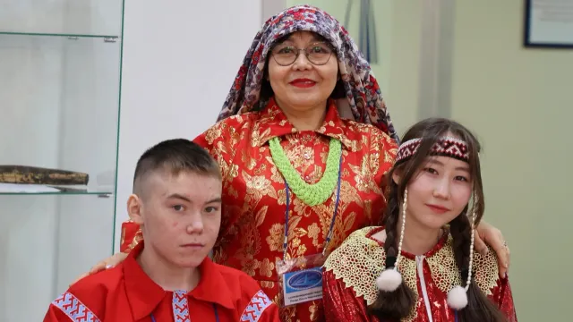 Павел Вэненго, Ольга Николаевна Пандо, Анжелика Кондыгина касты хара ёхатсат. Хор: Аллина Тоярова