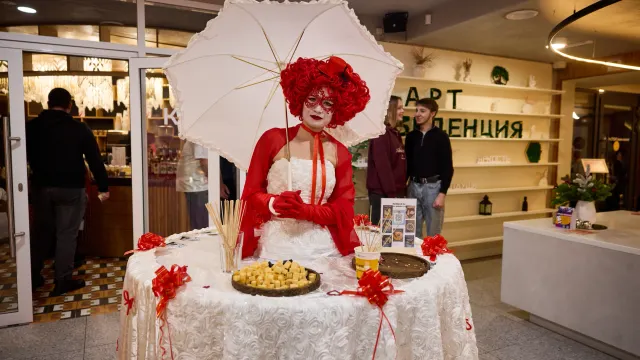 Креатив начинается со входа. Фото: Юрий Здебский /«Ямал-Медиа»