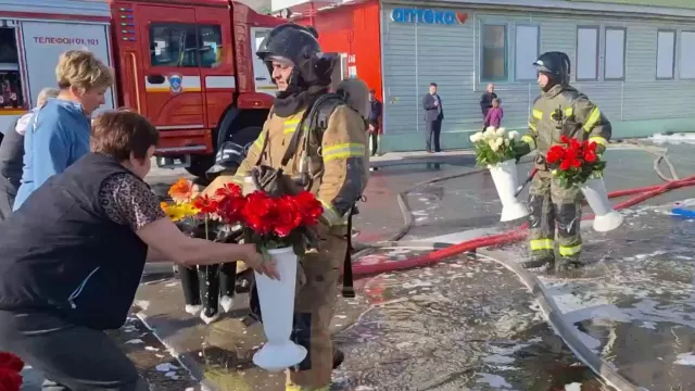 Пожар в цветочном магазине произошел в Надыме 5 сентября. Фото: скриншот видео ГУ МЧС РФ по ЯНАО