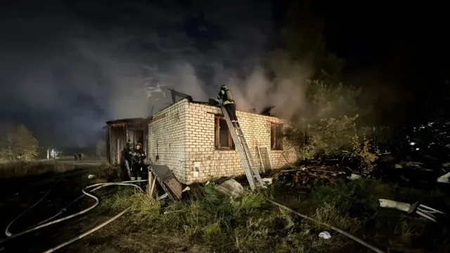Пожар в Ноябрьске 27 сентября 2026 г. Фото: пресс-служба ГУ МЧС по ЯНАО