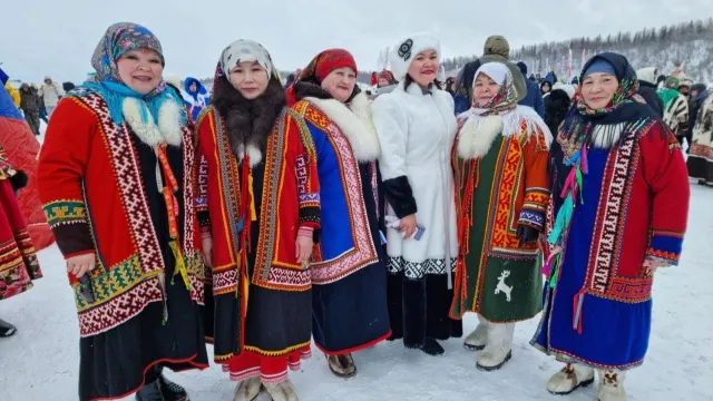 «Овс мув нэ» фольклорной группа ариты пиӆныӊӆаӆ пиӆна каӆаӊаӊ нэӊхэт емаӊ хатӆатна ищи ариӆат. Хор: Татьяна Ендырева