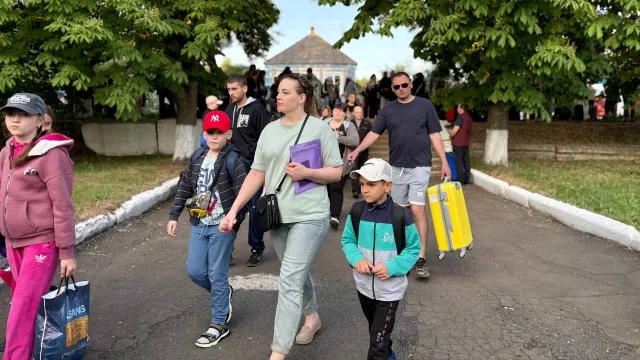 Дети из Волновахи отправились в лагерь. Фото: Анна Лысикова / «Ямал-Медиа»
