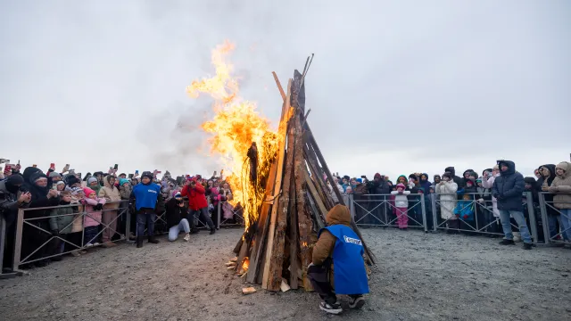 В честь ледохода на берегу Оби в Салехарде пройдет праздник «Первая волна». Фото: Сергей Зубков / «Ямал-Медиа»