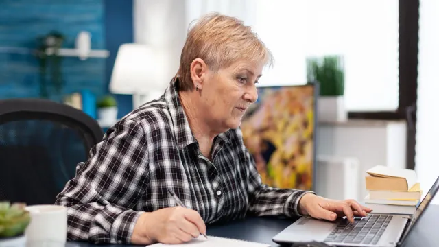 На Ямале работают более 37,5 тысяч пенсионеров. Фото: DC Studio / Shutterstock / Fotodom