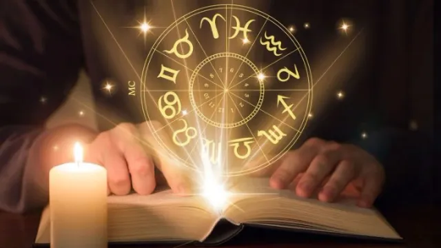 Раки будут гадать даже по книгам. Фото: Carlos Amarillo/Shutterstock/Fotodom