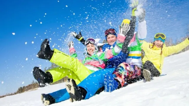 Звезды всем советуют активный зимний отдых. Фото: YanLev Alexey/Shutterstock/Fotodom