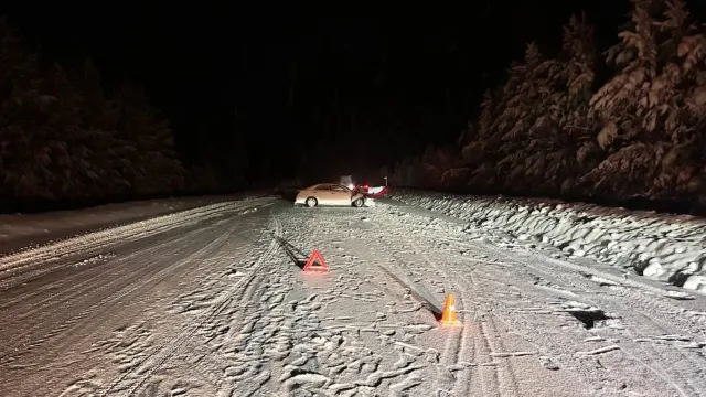 ДТП с Toyota и Hyundai на трассе Сургут — Салехард 11 января. Фото: пресс-служба Госавтоинспекции ЯНАО