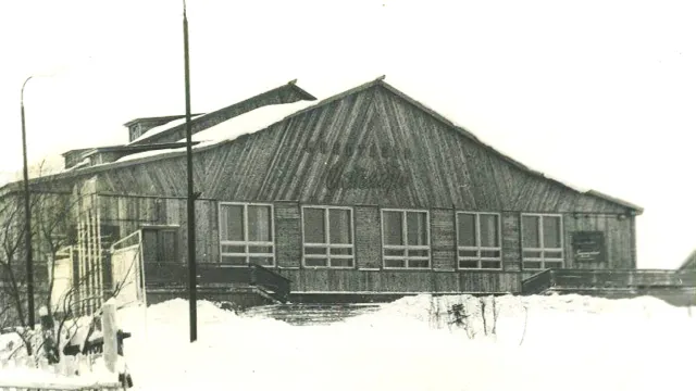 Здание кинотеатра «Октябрь», Салехард, 1972 год. Фото: предоставлено Государственным архивом ЯНАО