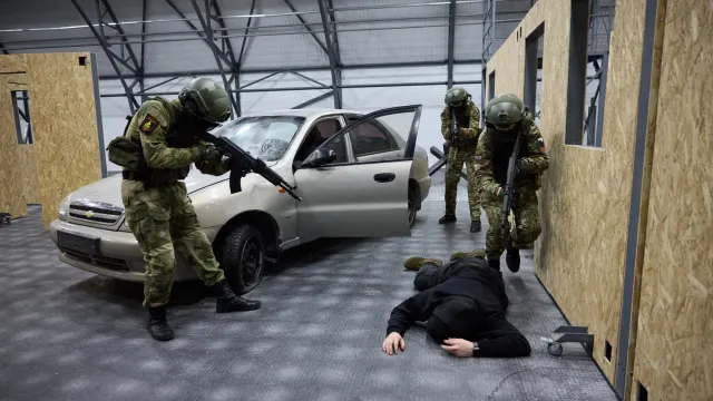 "Захват злоумышленника". Фото: Юрий Здебский / «Ямал-Медиа»