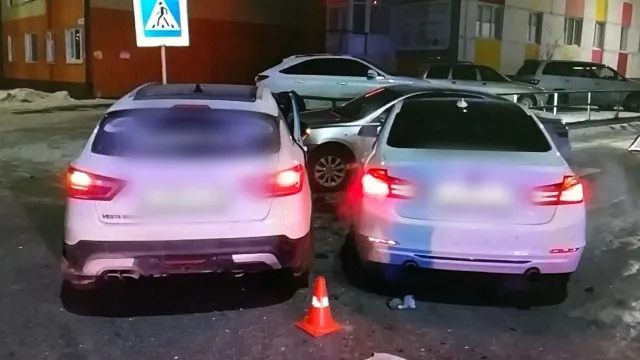 Место ДТП с пострадавшим в Надыме. Фото: пресс-служба Госавтоинспекции ЯНАО