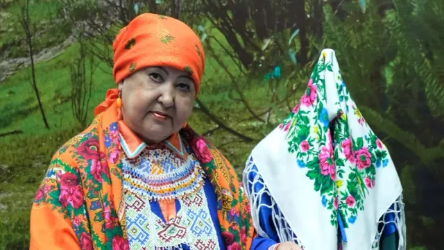 Округ вошата, куртата, хота вуӆы ёх па Ворӊа хатӆат манӆат, тутӆыӆаюв. Хор: Альбина Тырлина