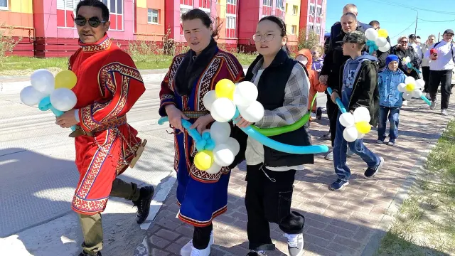 Парад семей в Тазовском стал традицией. Фото: Анастасия Ульянова / "Ямал-Медиа"
