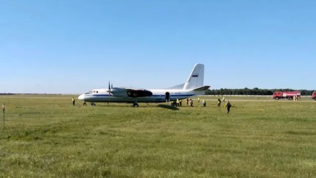Инцидент с Ан-24 произошел во время взлета. Фото: пресс-служба Уральской транспортной прокуратуры