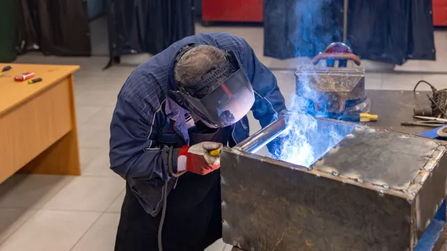 Сварщикам на Ямале предлагают зарплату от 300 000 рублей. Фото: Юрий Здебский / «Ямал-Медиа»