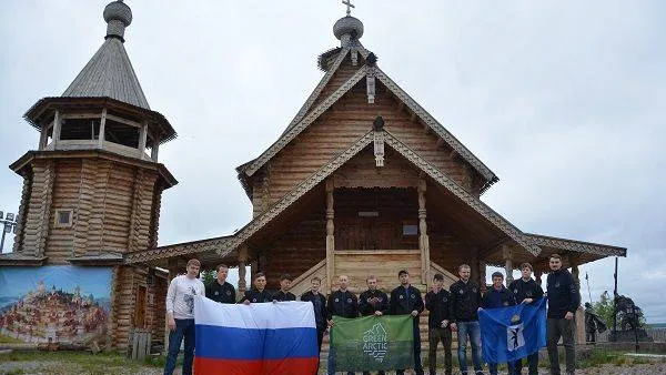 КРАСНЫЙ СЕВЕР / Галина Соловьева