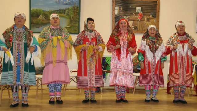 «Ёмвош ёх» тахая ханты арат арыты яӊхты нэӊата тамхатӆ аратэӆн иса яӊ нэ уӆ. Хор: Владимир Енов