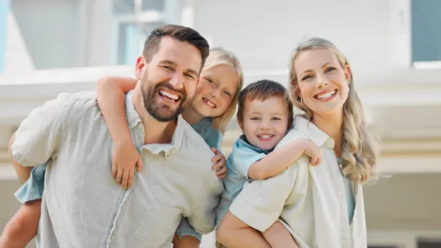 В 2026 году увеличатся суммы выплат семьям с детьми. Фото: PeopleImages.com - Yuri A / Shutterstock / Fotodom