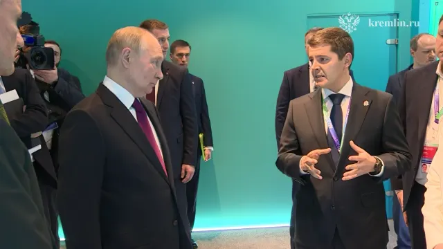 Владимир Путин и Дмитрий Артюхов на AI JOURNEY 2025. Фото: kremlin.ru