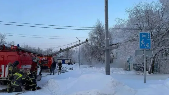 В загоревшемся в Тарко-Сале доме жила семья. Фото: пресс-служба ГУ МЧС по ЯНАО