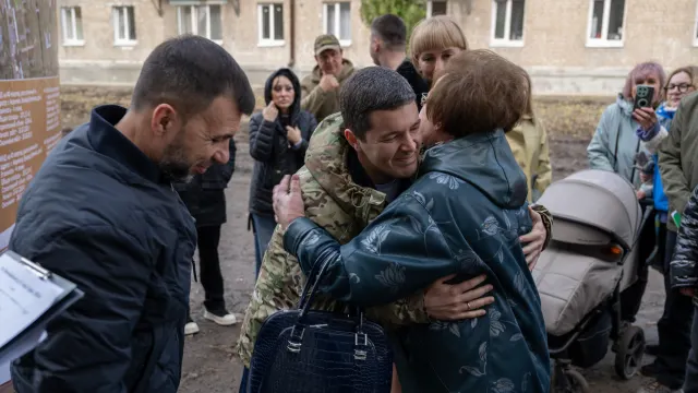 Жители подшефных городов ДНР благодарят Артюхова за поддержку от Ямала. Фото: пресс-служба губернатора ЯНАО