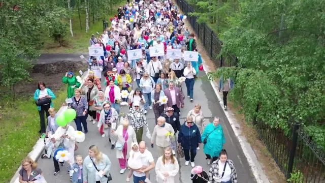 Парад семей в Надыме в 2025 году. Фото: Дарья Чебоха / «Ямал-Медиа»