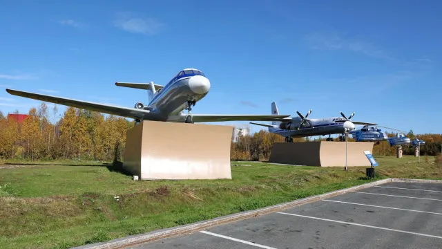 Музей авиатехники под открытым небом в Салехарде. Фото: Андрей Ткачёв / "Ямал-Медиа"