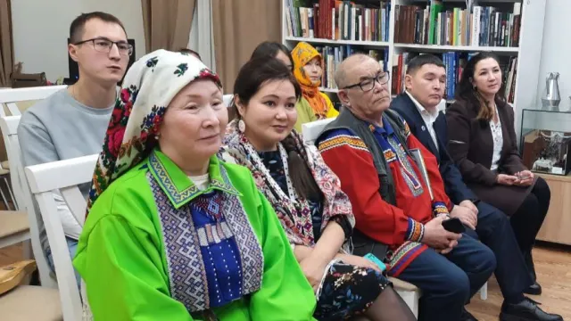 Ияха актам потрат онтасан «В потоке вечности» ӆуӊтап этас. Хор: Аллина Тоярова