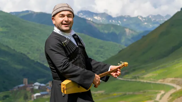 Слово «генацвале» – это неотъемлемая часть грузинской культуры и языка. Фото: MehmetO / Shutterstock / Fotodom