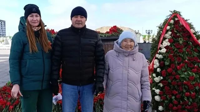Наталья Марковна ай похаӆ Ростислав па меньӆ пиӆан. Хор: Людмила Грапин
