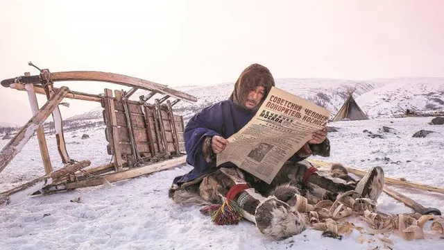 «Оленевод с газетой». Снимок сделан на Полярном Урале в долине реки Хадаты. Фото: Владимир Кушнарев