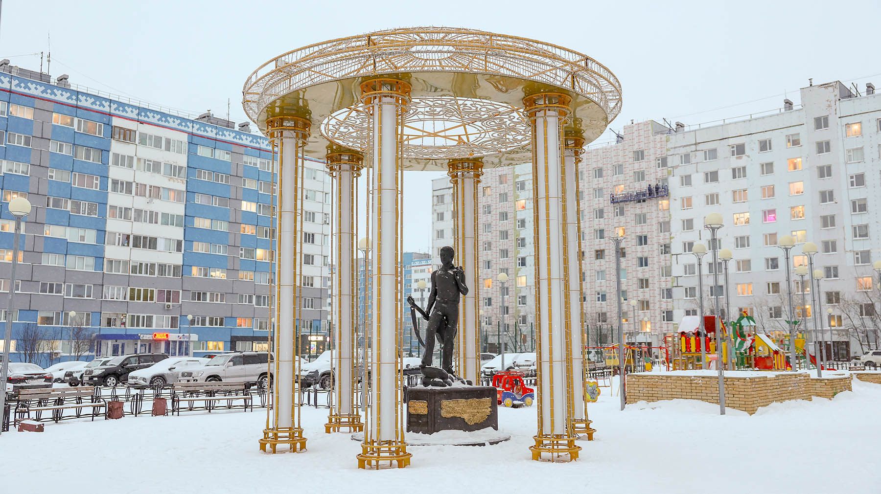 Памятник Высоцкому в Новом Уренгое
